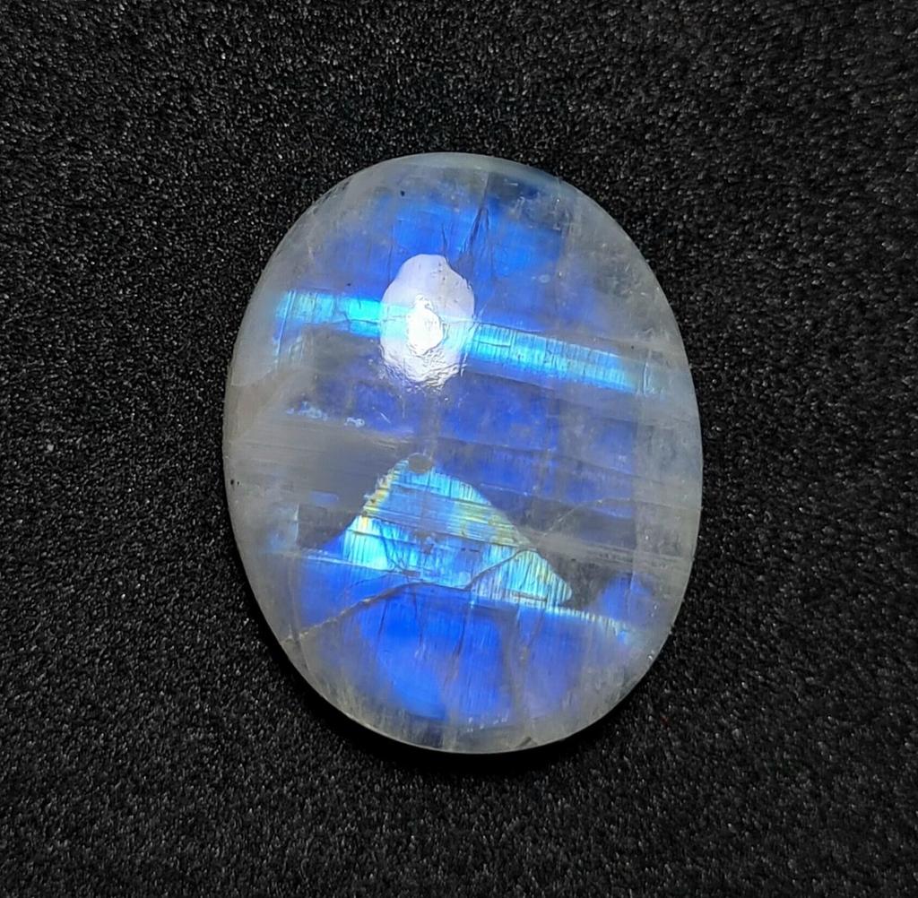 Amazing Quality 43.90 Carat Natural White Rainbow Moonstone Loose Cabochon Gemstone, 26x21x9 MM Size.