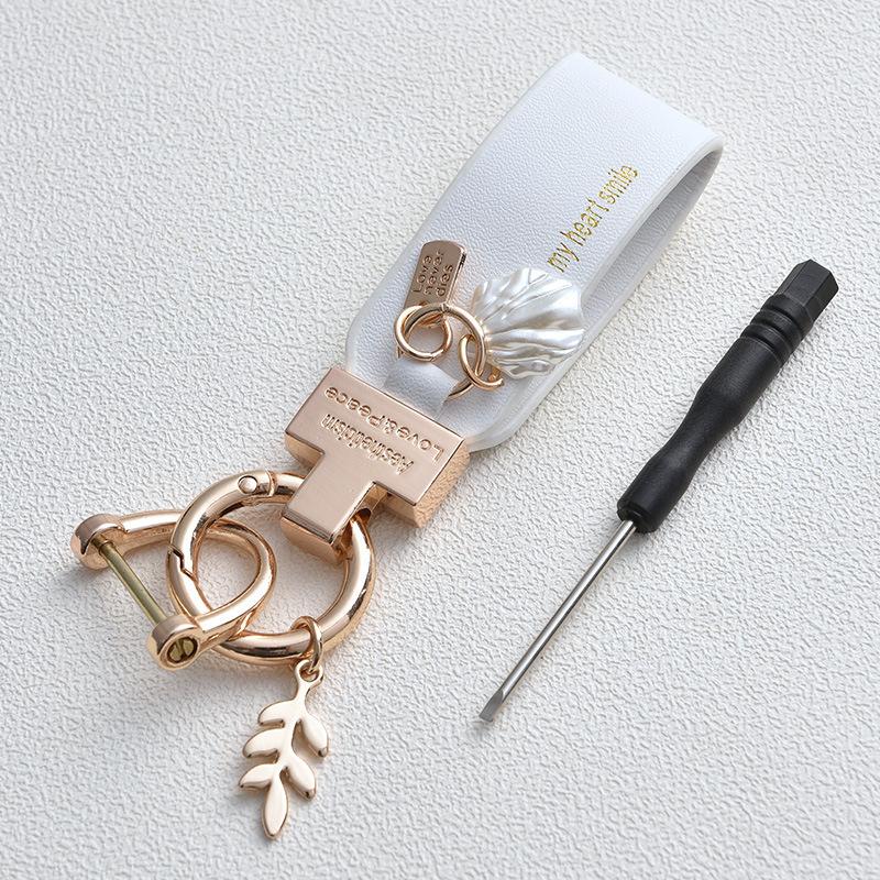 Car Key Chain Luxury Genuine Leather Keychain Pure Color Buckle Car Key Ring Car Accessories Gift Car Keychain Car Keychain