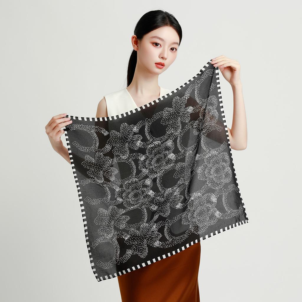 100% Mulberry Silk Exquisite Fashionable British Style Square Scarf for Women
