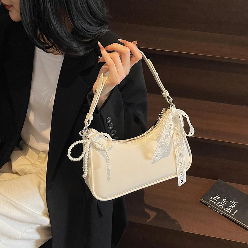French niche fashion armpit small bag women 2025 new trendy Internet celebrity temperament shoulder bag foreign style messenger bag
