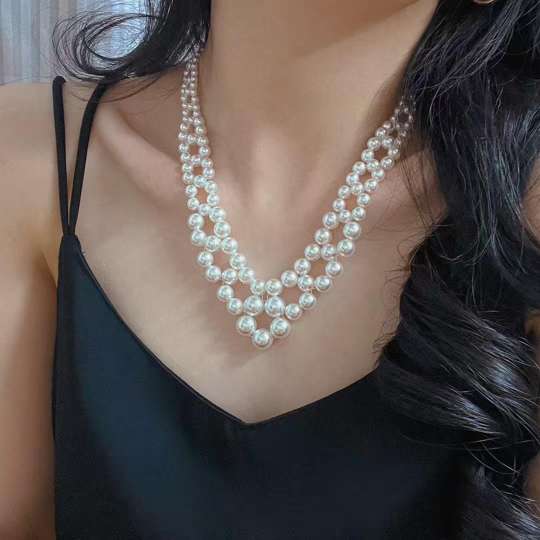 

Vintage High-Quality High-Gloss Artificial Australian White Pearl Woven Necklace Evening Chain Collarbone Chain
