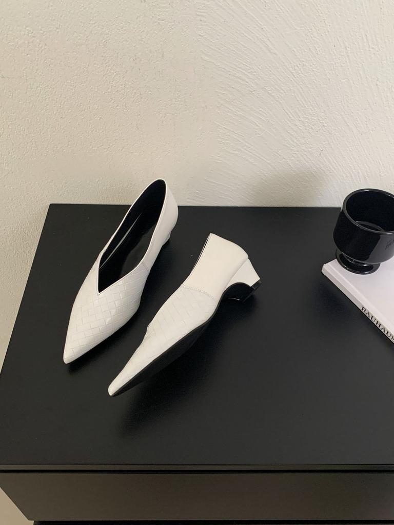 Coarse heel crocodile pattern French temperament pointed tip Mary Jane single shoes women's shoes new in autumn 2025