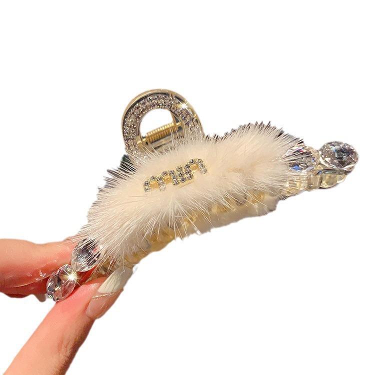 

Light Luxury Maillard Fur Heart-shaped Beads, Large Scratch-clip, Mink Fleece Hair Clip, Elegant Shark Clip Headwear, Hair Claws 9cm