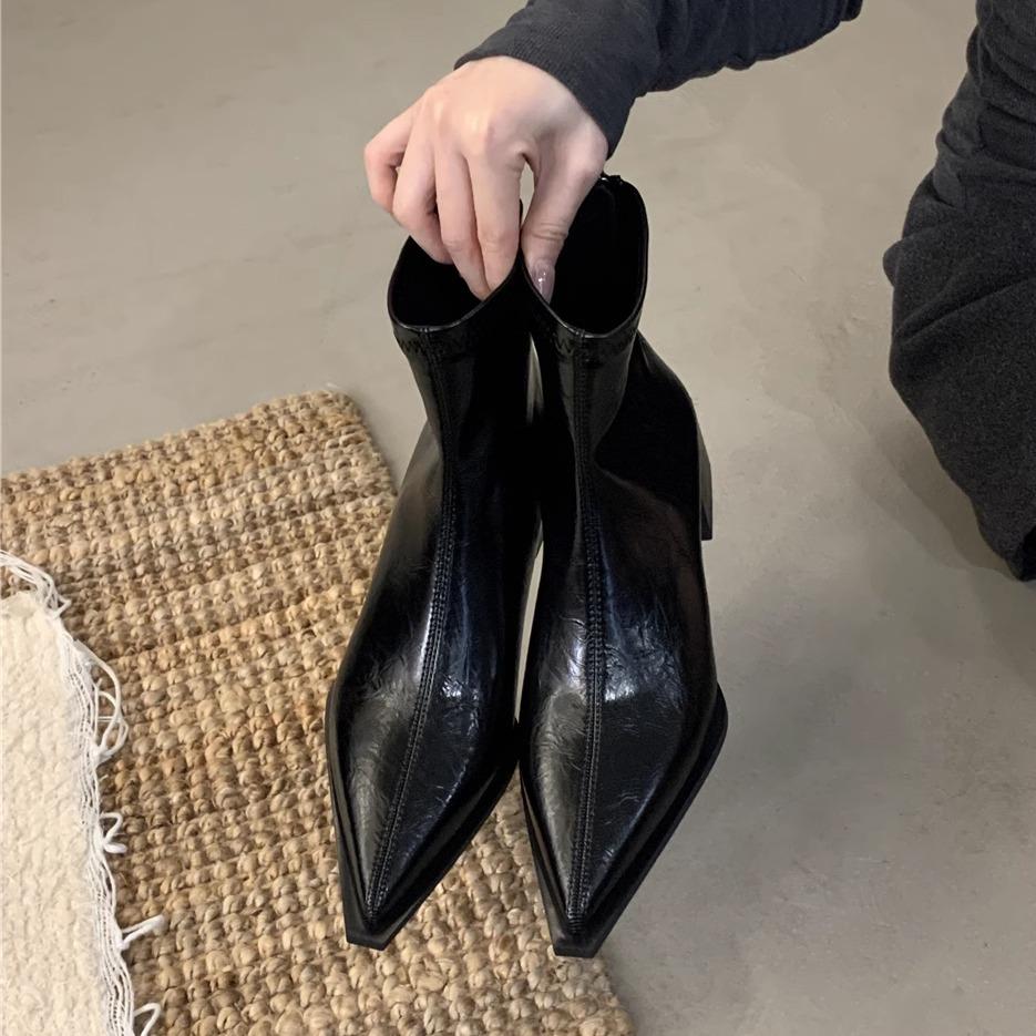 Franska spetsiga ankelstövletter dam tjock klack 2025 nya höst och vinter mjukt läder dragkedja bak hög klack smala stövlar