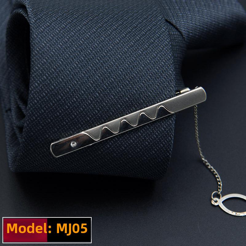 Silberne Krawattenklammer für Herren – formelles, schlichtes, professionelles Accessoire