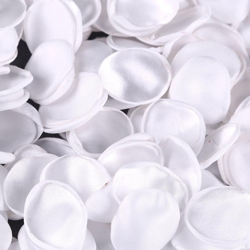 Artificial Rose Petals for Weddings and Special Occasion Perfect for Creating a Romance Atmospheres Decors 200Pieces
