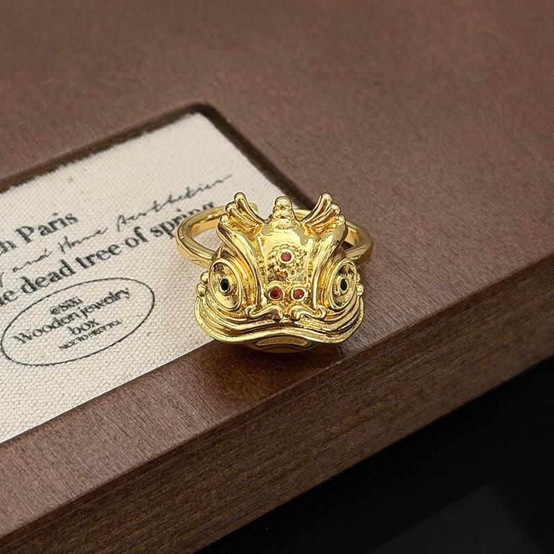 Every Year, There Are More Than Three-Dimensional Goldfish, Dragon-Shaped Auspicious Clouds, Diamond-Encrusted Zirpen Rings, Transshipment