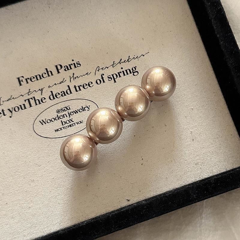 

Элегантная большая жемчужная шпилька: Стильный пружинный зажим и трехмерный боковой зажим