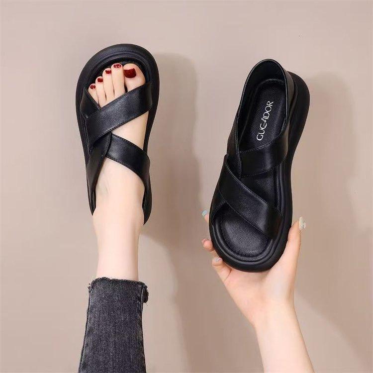 Thick-soled high-end sandals women 2025 summer new Internet celebrities one-pedal Roman shoes pregnant women casual beach sandals
