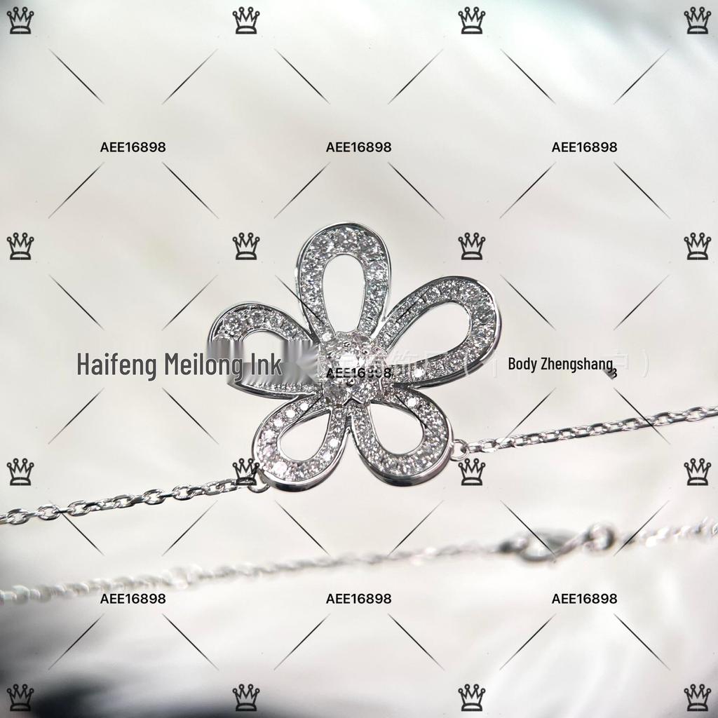 Elegant Sterling Silver Sunflower Necklace with Diamond Hollow Pendant and Clavicle Chain for Women