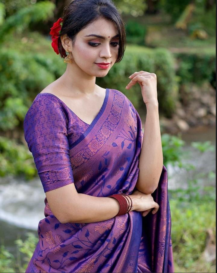 Indian Traditional Soft Lichi Silk Saree With Jecquard  Weaving