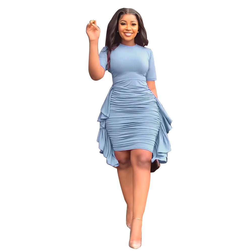 Evropské a americké nepravidelné volánové plisované zeštíhlující šaty