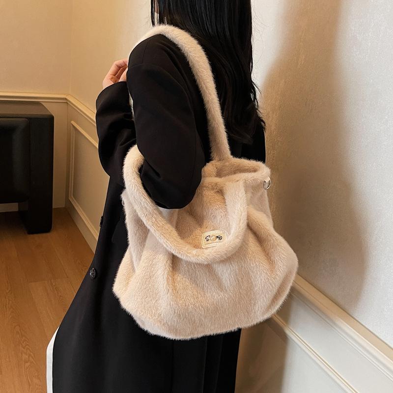 Texture Niche Travel Design Tote Bag New Lightweight Versatile Simple Shoulder Bag Large Capacity Commuter Woolen Storage Bag