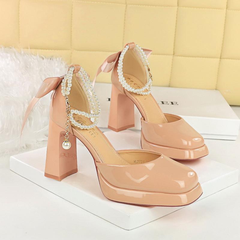 Pearl One-Button Hollow Sandals With Bow Back Patent Leather Women's Shoes Waterproof Platform Thick Heels Fashionable Elegant