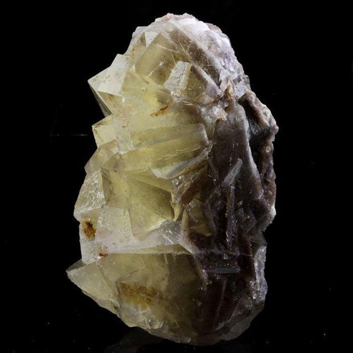 Pierres et Minéraux. Fluorite stalactiforme. 2148.0 ct. Arbouet, Pyrénées-Atlantiques, France..