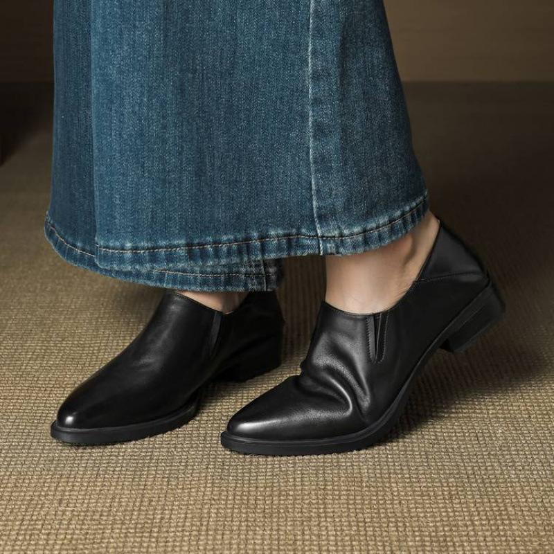 New casual pointed flat shoes, leather large size women's shoes, comfortable low-heeled cowhide single shoes, wear one-pedal shoes in all seasons
