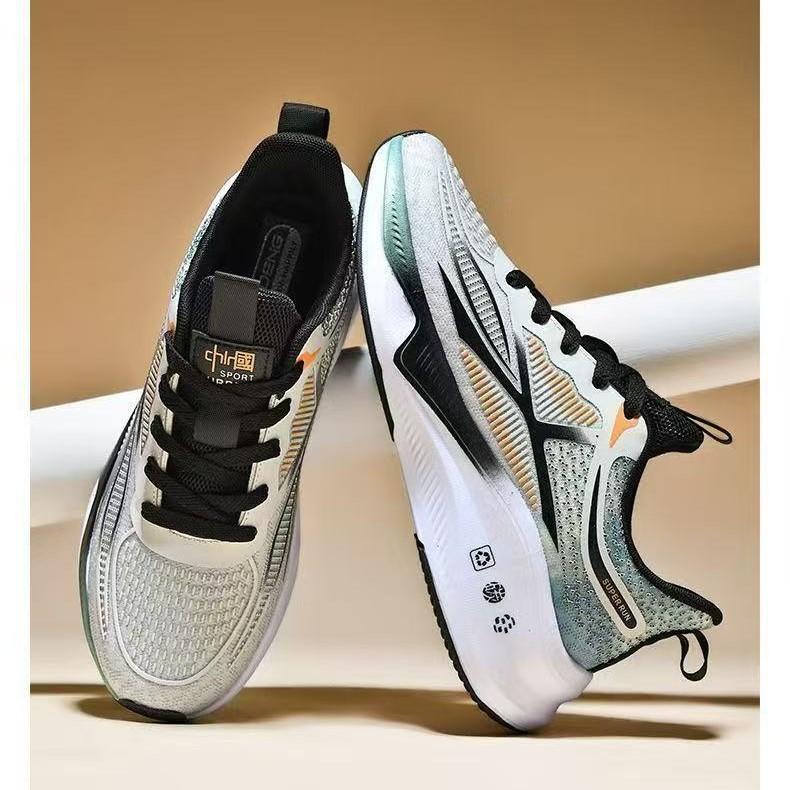 Herren Sport- und Freizeitschuhe Frühling neue ultraleichte Laufschuhe atmungsaktiv stoßdämpfend weichsohlig Studenten leichte Herrenschuhe