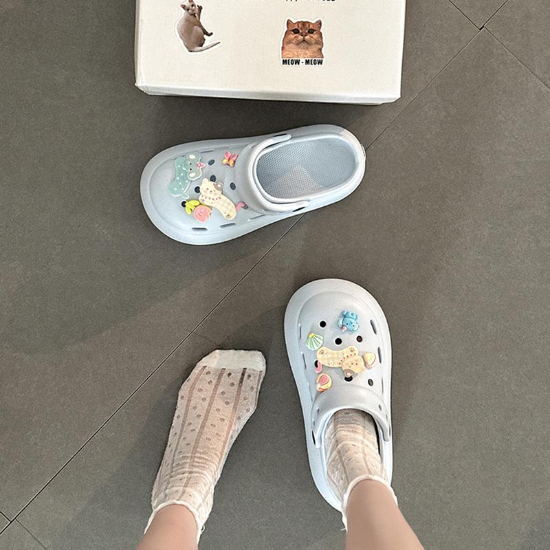 Fashion and cute platform hole shoes women's spring and summer new versatile one-pedal slippers women's skirt tide