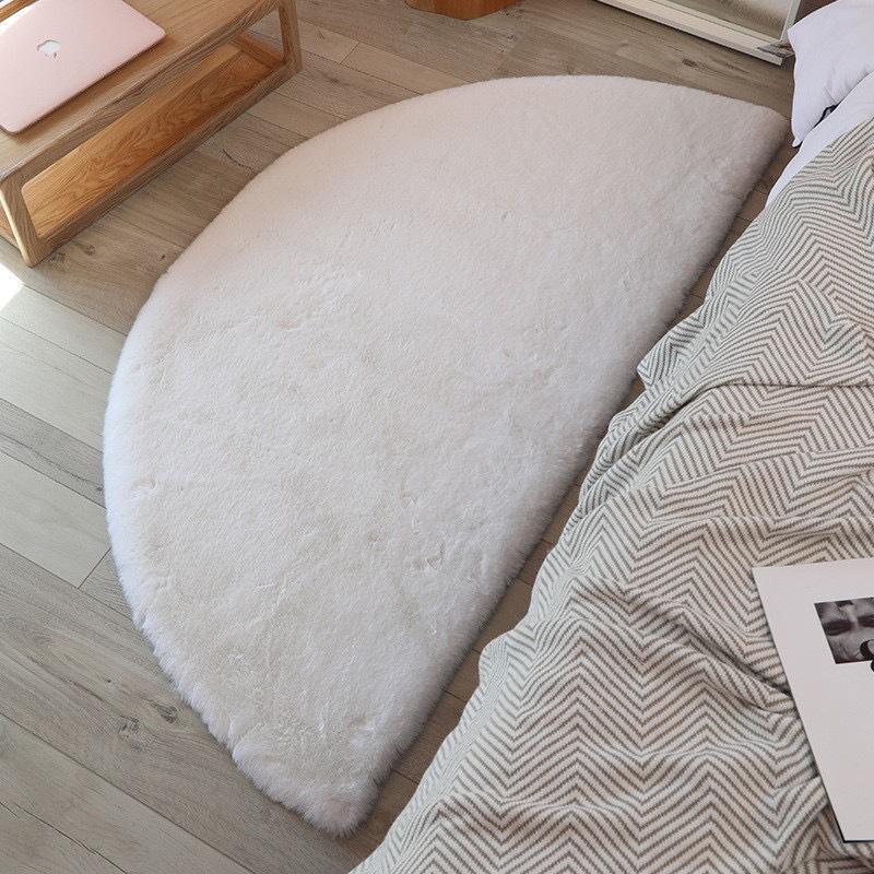 Tapete Oval de Pelo Sintético de Coelho para Casa - Formato Irregular, Pelo Curto Macio, Perfeito para Quarto ou Cabeceira