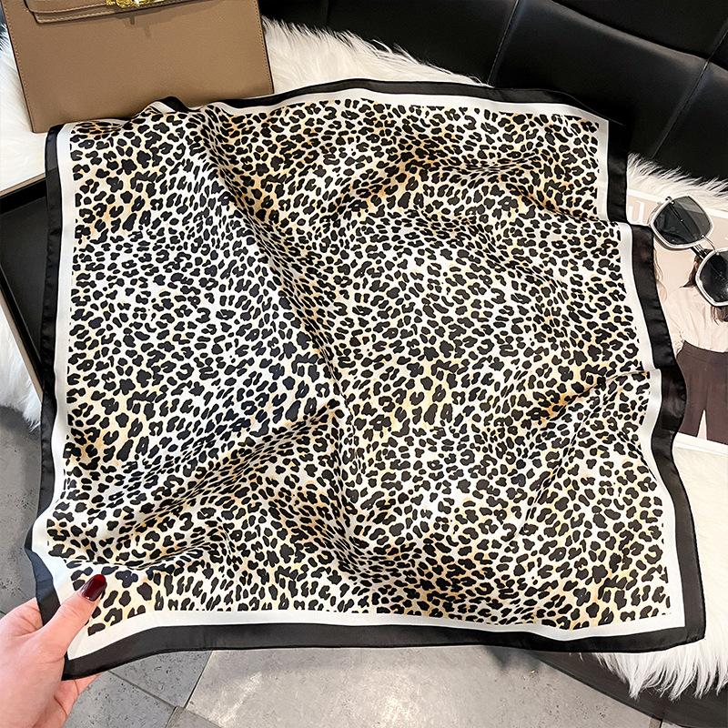71Cm silk scarf women's high-end sense European and American hot-selling printed fashion scarf retro paisley cashew flower satin square scarf