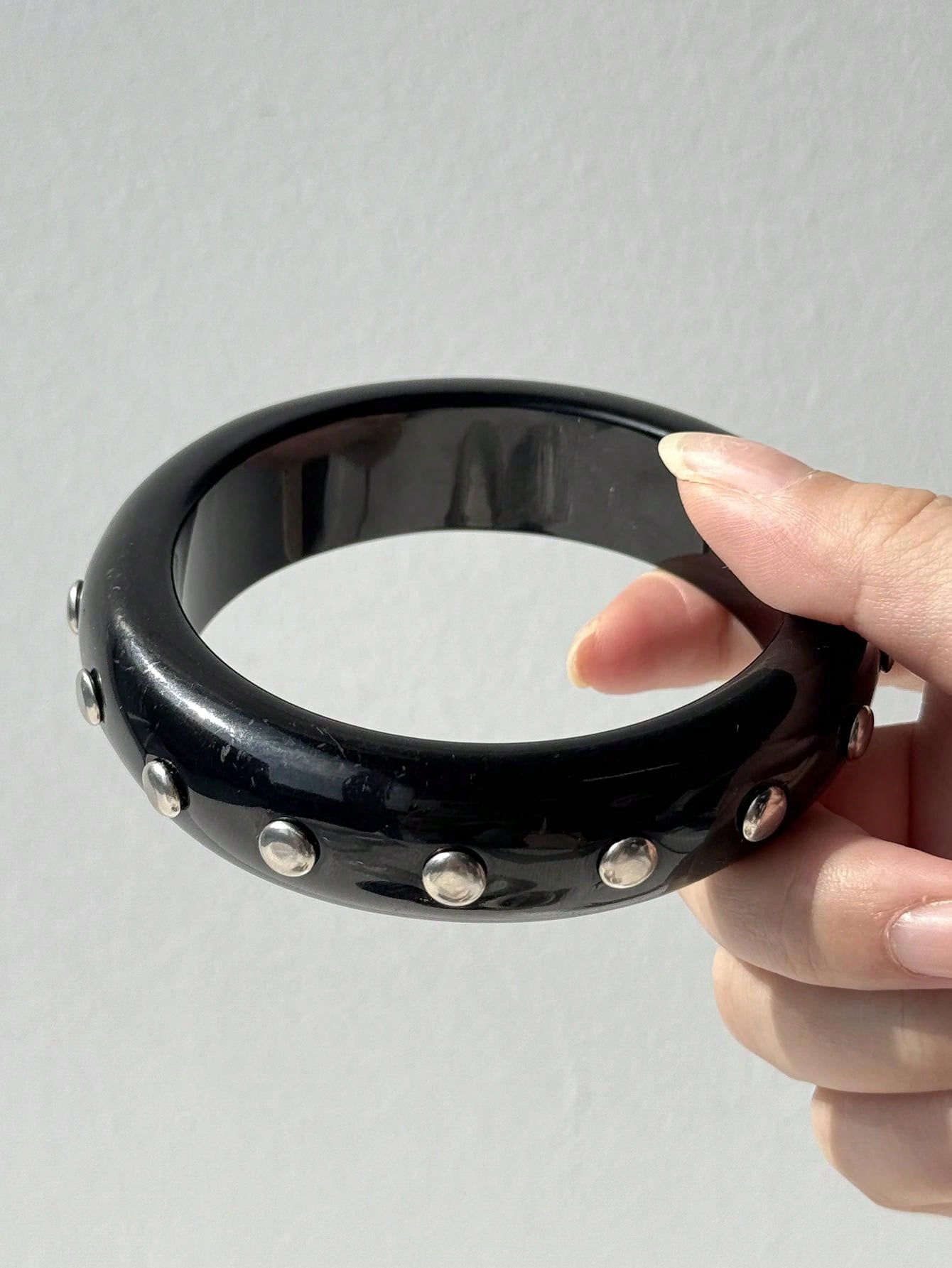 Black and White Irregular Resin Bracelet with Bold, Trendy Design Unique Punk-Style Silver Rivet Clasp Women s Jewelry