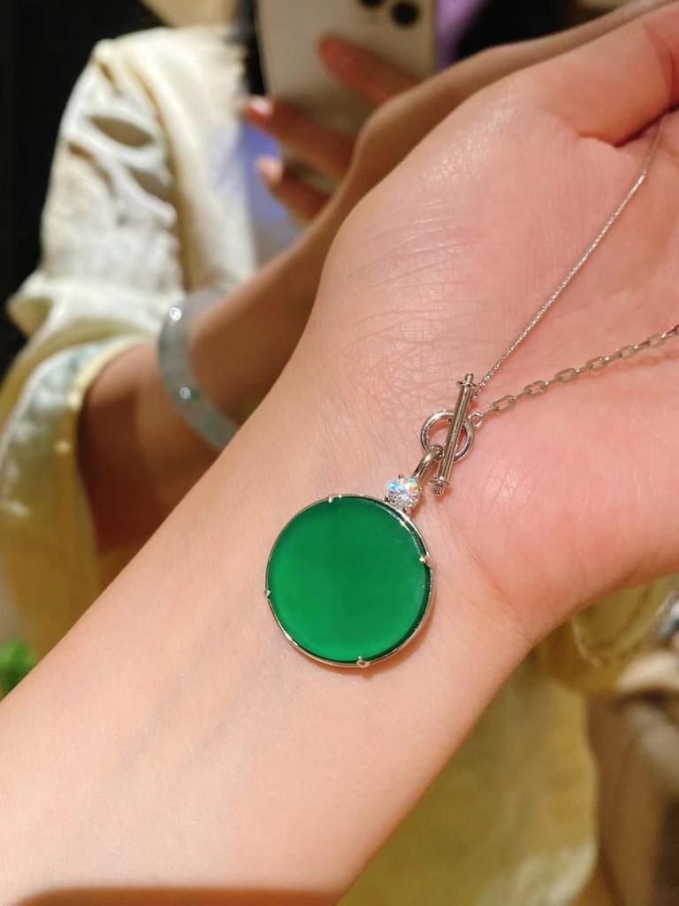 925 Sterling Silver Women's Pendant Necklace with Natural Green Chalcedony and Round Diamond-Set - Elegant Light Luxury Style