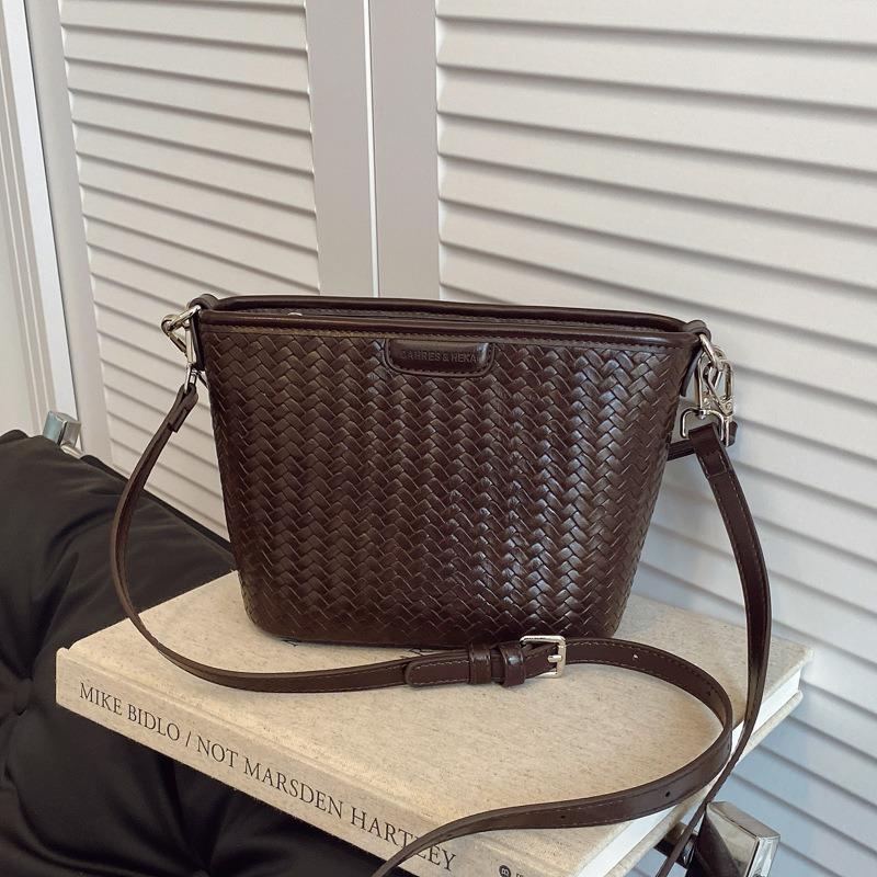 Large-capacity Woven Hand-carried Bucket Bag Women's Summer New High-end Casual Shoulder Messenger Bag