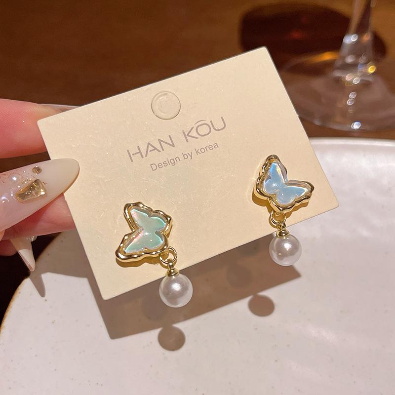 

Серьги-гвоздики с кристальными бабочками «Супер фея», женские, нишевые, с высоким чувством стиля, универсальные, темпераментные, с жемчугом