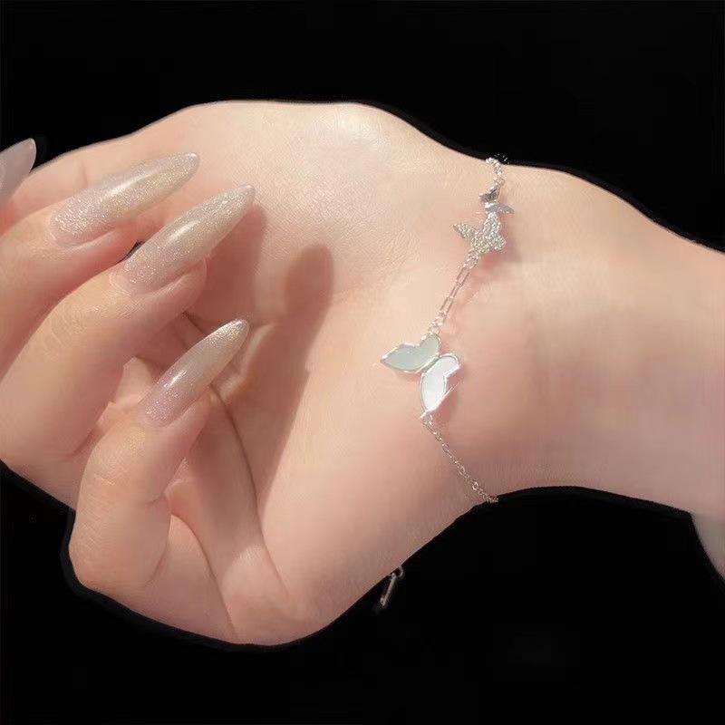 Elegant Dancing Zircon Butterfly Bracelet - Light Luxury Women's Hand Jewelry