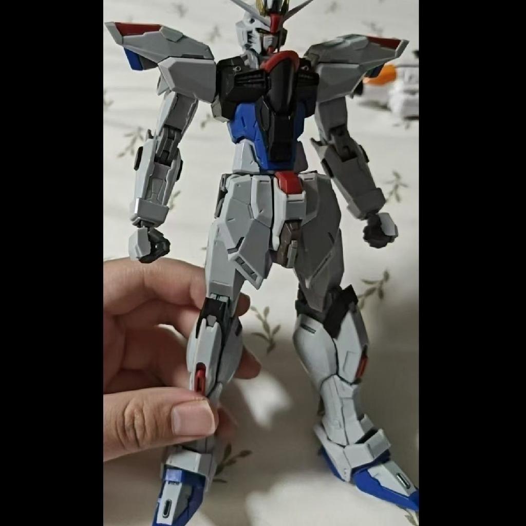 New Sv Model 1/100 Mg Freedom Assembly Model Kits Zgmf-X10a Mb Plastic Skeleton Kits Anime Action Figure Robot Plastic Model