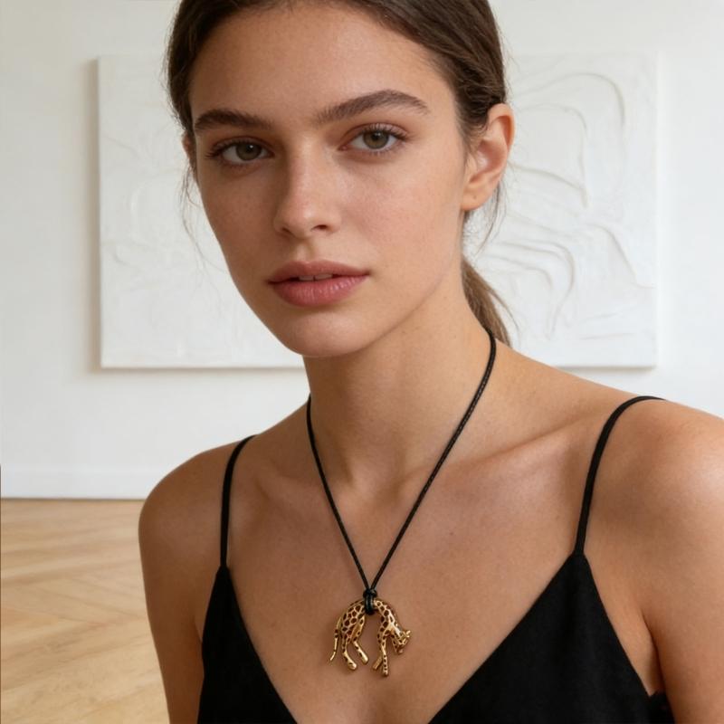 Sophisticated Panther Detail Necklace Enamel Accent Delicate Pendant Clavicle Chain Perfect For Evening Outfits