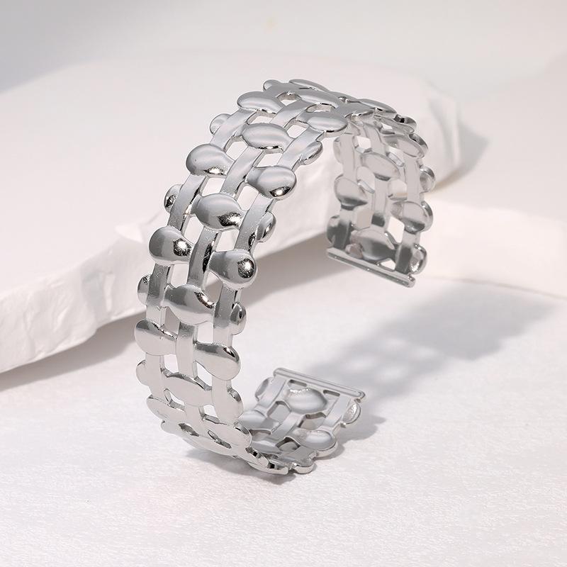 Waterproof Hypoallergenic Vintage Geometric Retro French Hollow Stainless Steel Bracelet Woven Pattern Design Gold-plated
