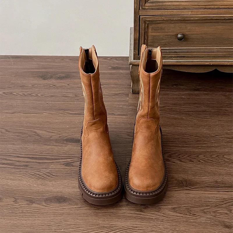 

Винтажная вышивка Женские ковбойские сапоги в западном стиле Модные туфли на молнии сзади Осенне-зимние ботильоны до середины икры на толстом каблуке 35