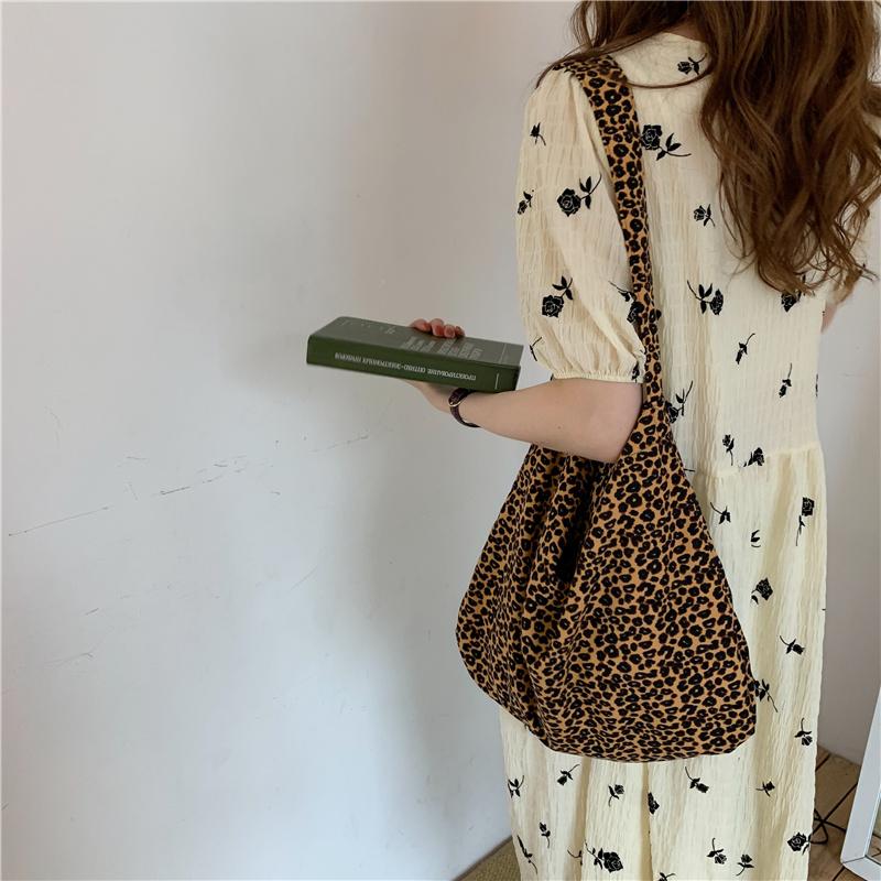 Japanese And Korean Ins Modern Small Leopard Print Messenger Bag Single Shoulder Canvas Bag For Female Student