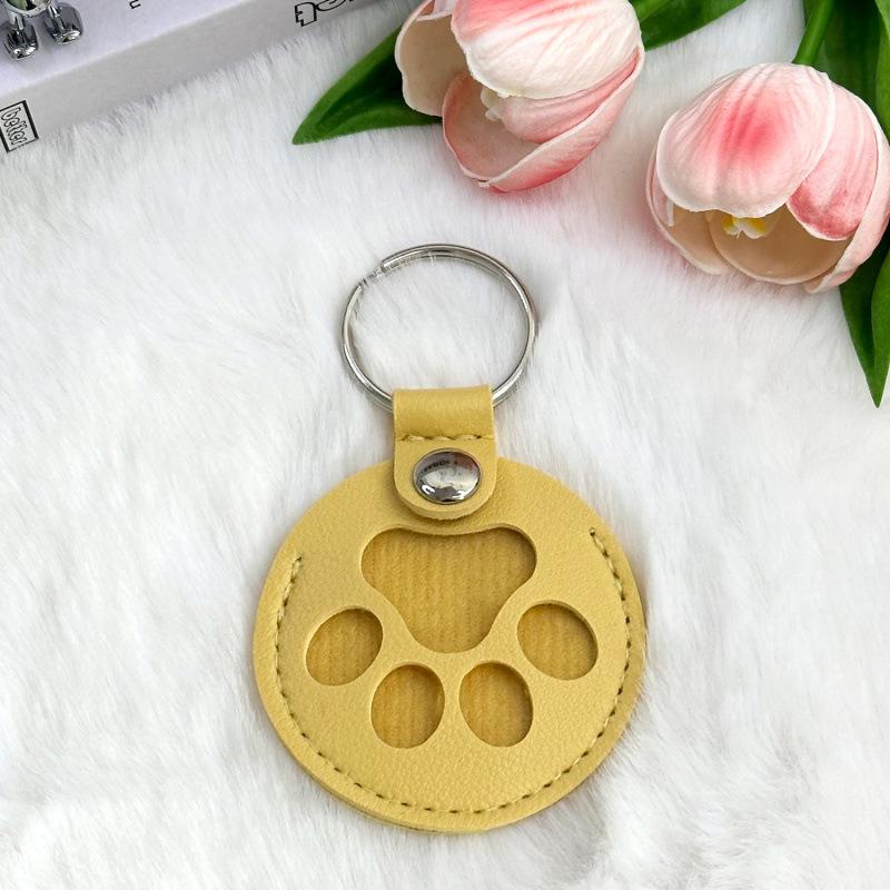 Leather Pet Hair Memorial Keychain Case: Cat & Dog Hair Keepsake Hanger