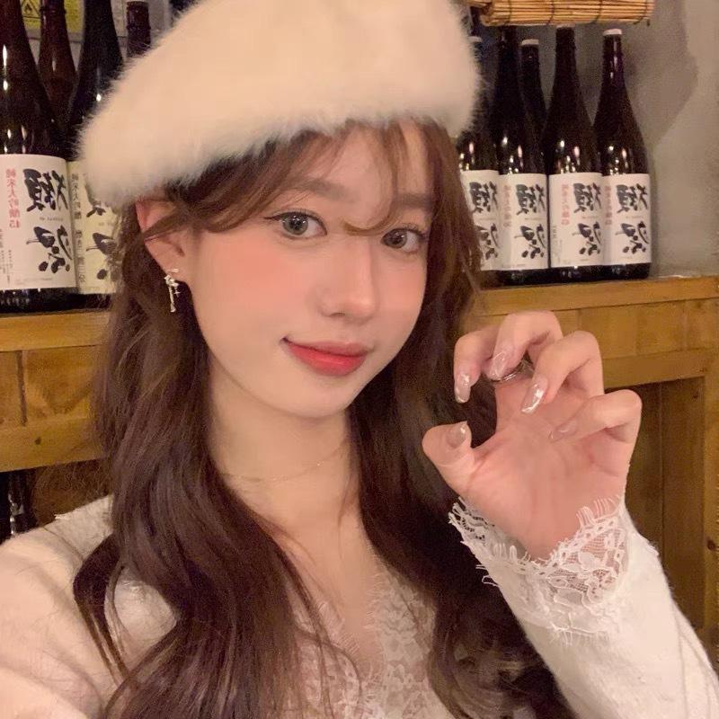 Star Beret Women's Autumn and Winter White Plush Big Head Painter's Octagonal Hat