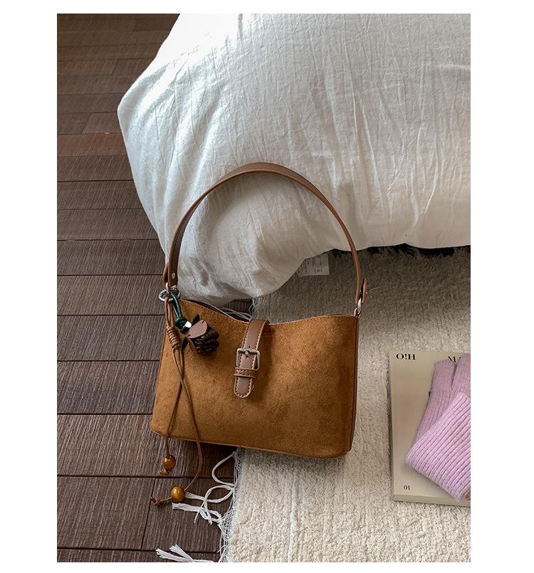 

High-End Retro French Suede Bucket Bag with Frosted Belt Buckle Design Single Bag коричневый