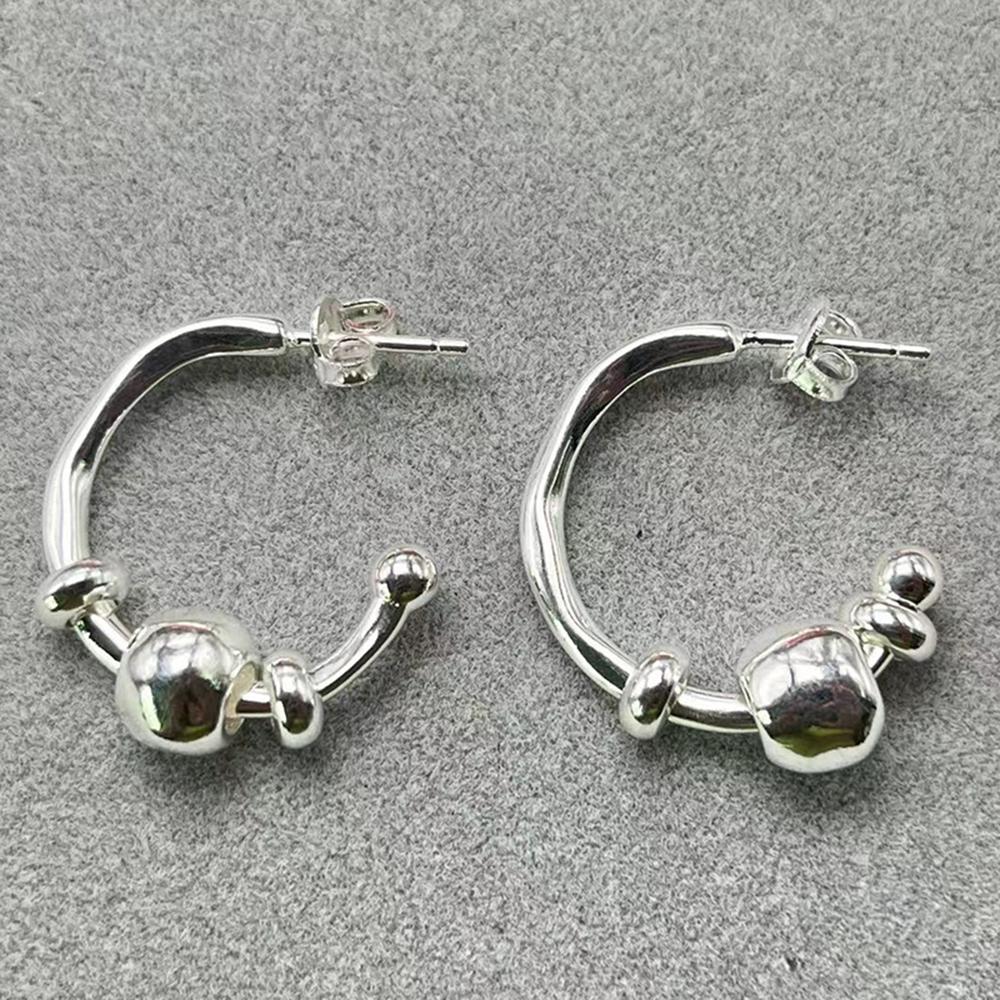 2026 new hot selling fashionable C-shaped geometric earrings, suitable for casual and fashionable matching