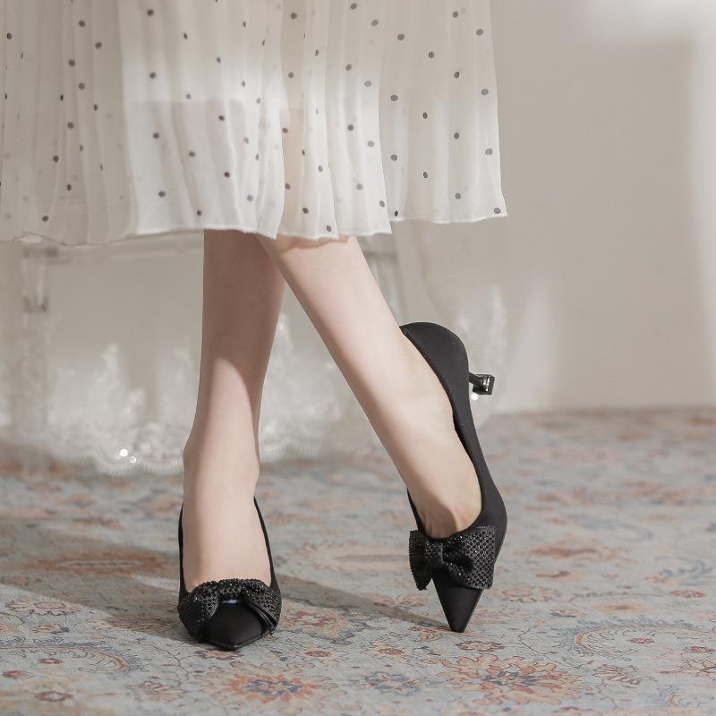 Pointed head, shallow mouth, thin heels, single shoes, celebrity style 2025 spring new models, elegant temperament, fashionable kitten and high heels,