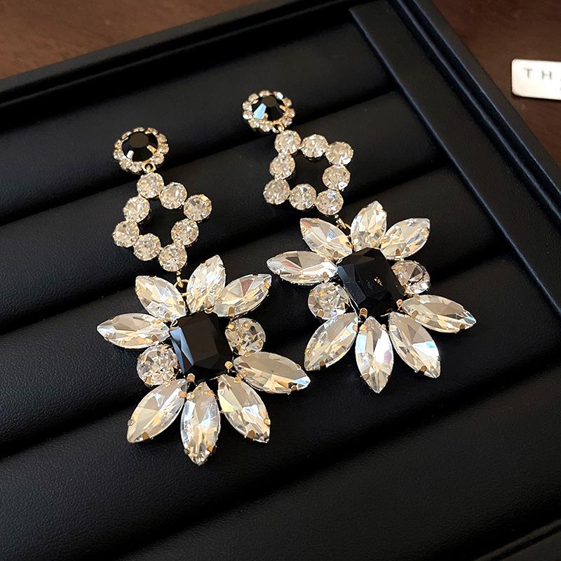 

“Silver Needle Diamond Rhombus Flower Earrings - European & American Light Luxury Style Dangle Jewelry for Women”