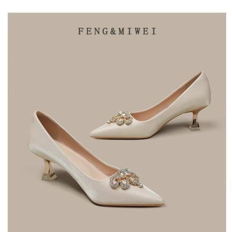 Bridal Shoes Women 2026 New French Rhinestone Pointed Toe Kitten Heel