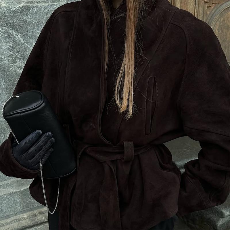 Dámská teplá semišová bunda tmavě hnědé barvy s klopami na šněrování, s dlouhým rukávem, na dojíždění, blejzr v retro britském stylu, temperamentní bunda, podzim 2025