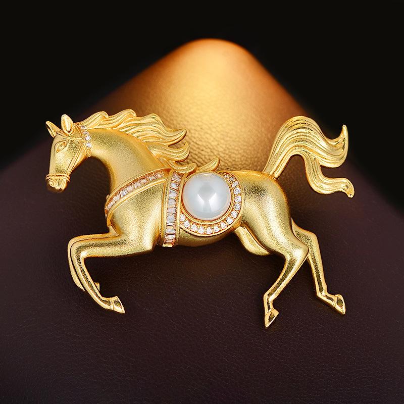 Fashion Rhinestones Pearl Alloy Horse Brooches Zodiac Pony Pins Women Men Clothing Accessories Suit Lapel Corsage New Year Gifts