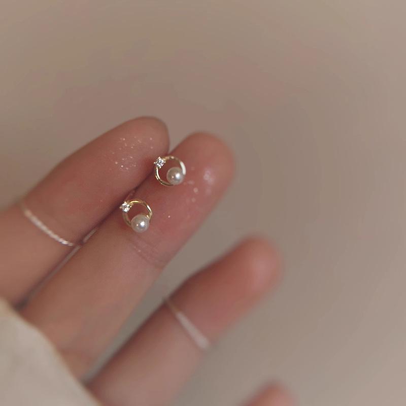 2025 Light Luxury Imitation Pearl Stud Earrings - High-End Fashion Niche