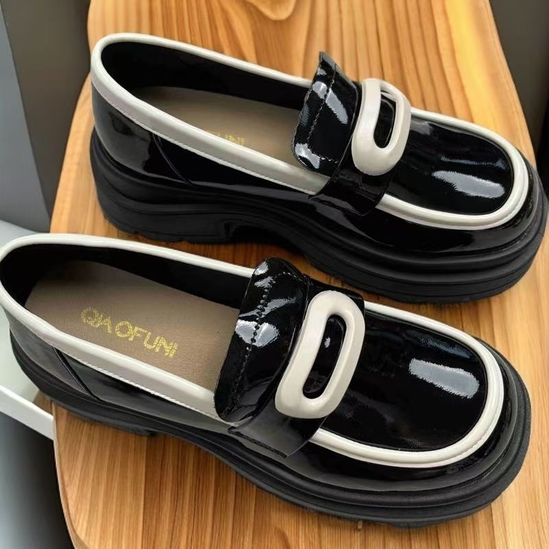 Non-slip and Wear-resistant One-pedal Foot Cover, Light Soft-soled Small Fragrant Wind 2025 British Style Thick-soled Loafers, Black and White Col
