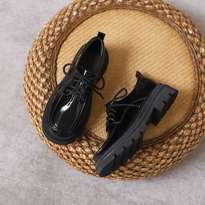 Women's Black Matte Lace-Up Shoes with Thick Soles, Height-Enhancing, British Style, New for Spring and Autumn 2024.