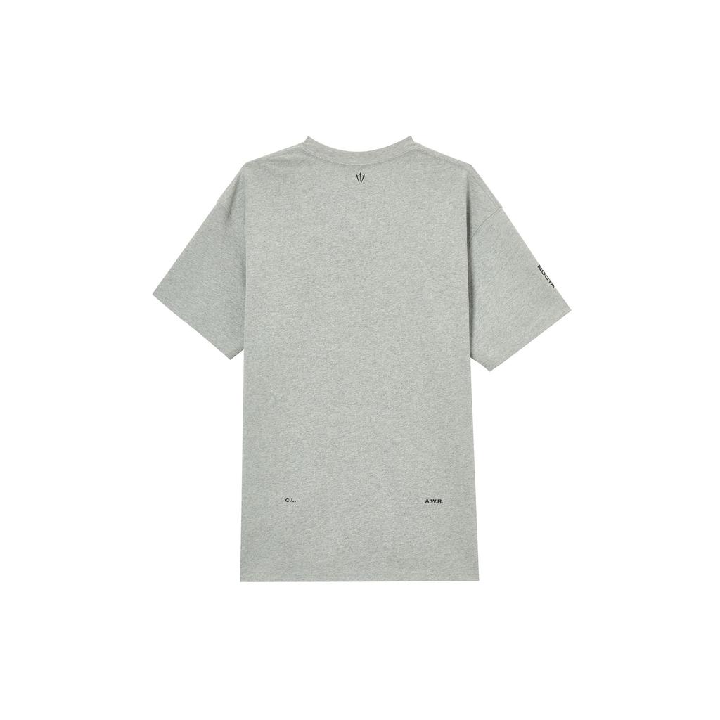 Nike Camiseta Unisex de Manga Corta con Cuello Redondo y Estampado de Logo Gris HM5774-063