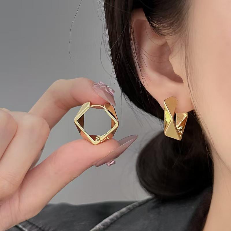 Gold Temperament Earrings: Elegant, Simple Design with Titanium Alloy Backs