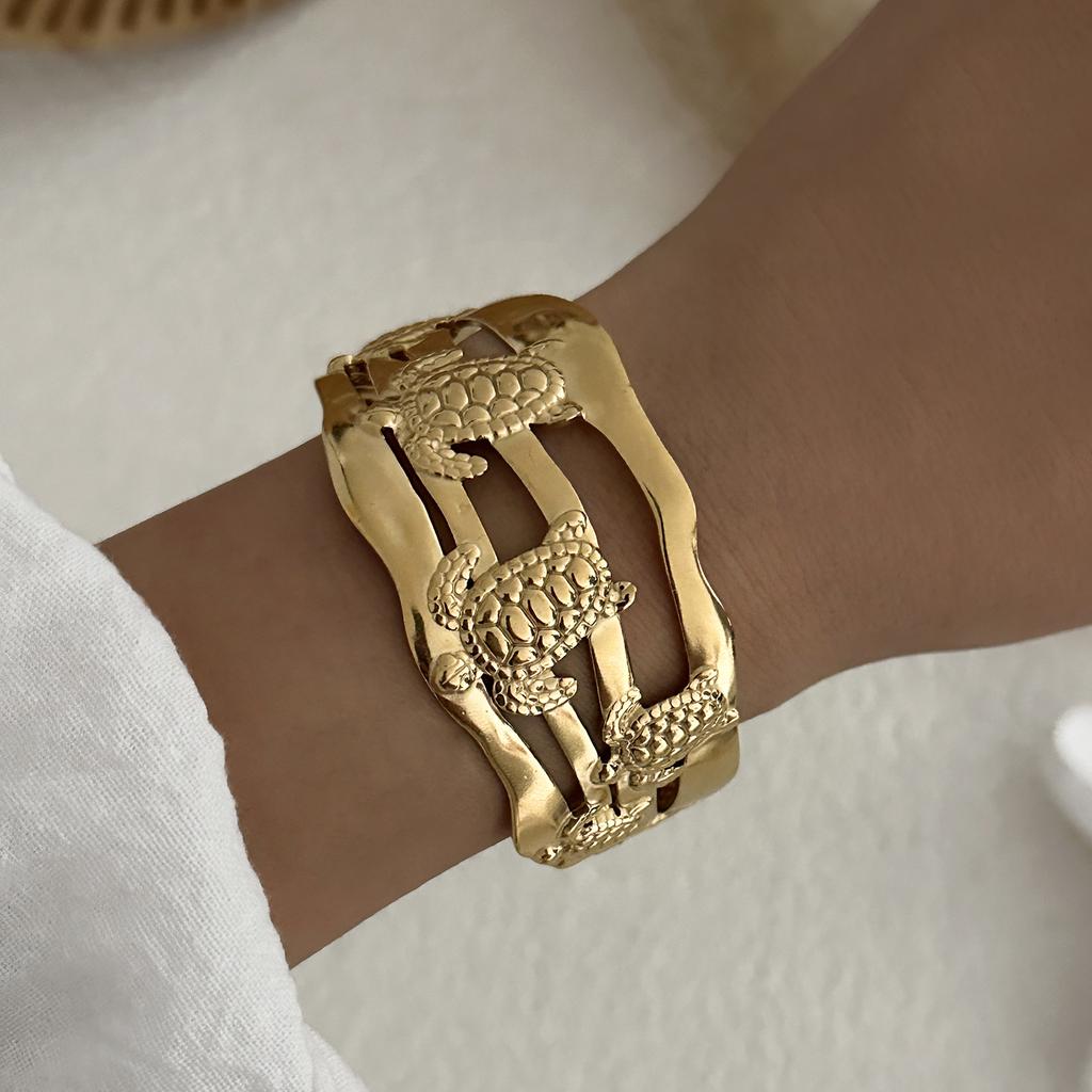 Vintage Stainless Steel Ocean Series Bangle for Women Gold Color Shell Starfish Conch Turtle Bracelet Boho Beach Party Jewelry
