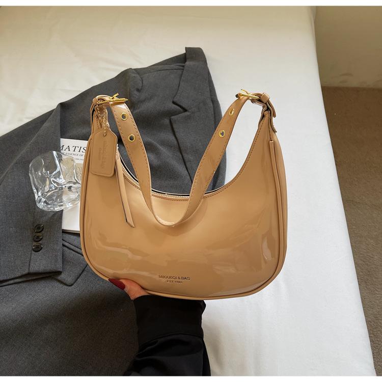 

Personalized crescent moon bag women s pu women s handbag 2025 simple underarm chain single shoulder crossbody bag хаки